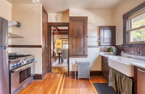 Kerns Casa | Vintage Craftsman in Byrnes Addition - 99 WalkScore