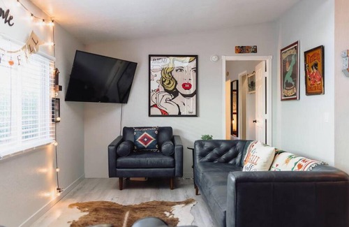 Rio Linda Casa | Vintage Eclectic Home Near Sacramento Airport