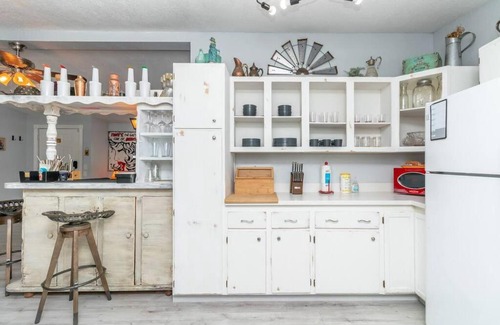 Rio Linda Casa | Vintage Eclectic Home Near Sacramento Airport