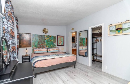 Rio Linda Casa | Vintage Eclectic Home Near Sacramento Airport