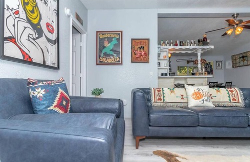 Rio Linda Casa | Vintage Eclectic Home Near Sacramento Airport