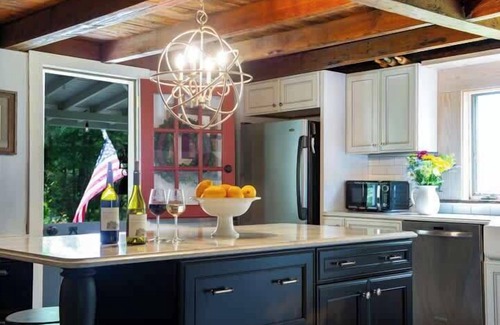 Rowland Casa | Beautifully updated & appointed cottage on water