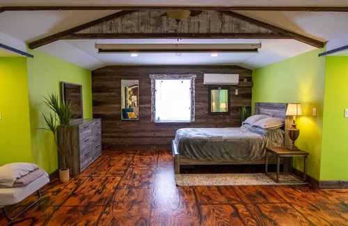 Romulus Casa | Vintage Inspired Barn Loft