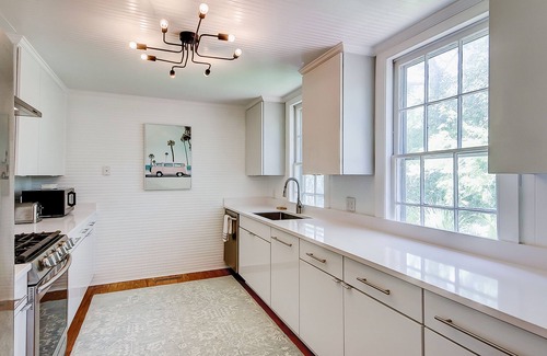 Sullivan's Island Casa | Vintage island cottage 1 block from beach with fenced yard, porch, & W/D