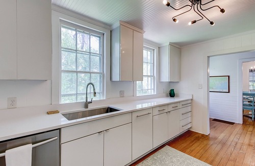 Sullivan's Island Casa | Vintage island cottage 1 block from beach with fenced yard, porch, & W/D