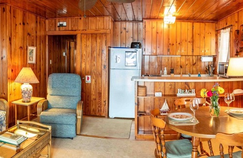Holmes Beach Cabaña | Anna Maria Island: Rare Historic Cottage Beachfront (Duplex) - perfecto para 2-4