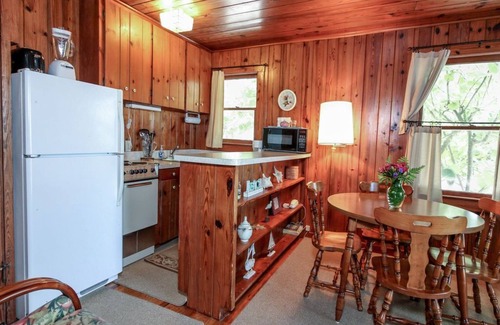 Holmes Beach Cabaña | Anna Maria Island: Rare Historic Cottage Beachfront (Duplex) - perfecto para 2-4