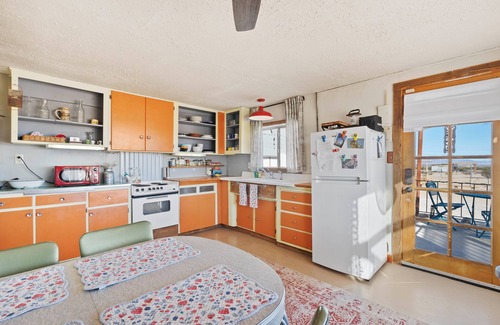 Wonder Valley Cabina | Vintage Joshua Tree Park Gem! Old Dale Ranch Retreat on private 5 acres.