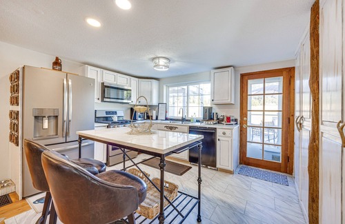 Larkspur Cabaña | Vintage Larkspur Farmhouse w/ Yard & Gas Grill!
