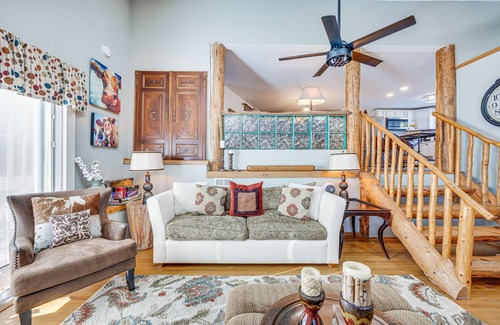 Larkspur Cabaña | Vintage Larkspur Farmhouse w/ Yard & Gas Grill!