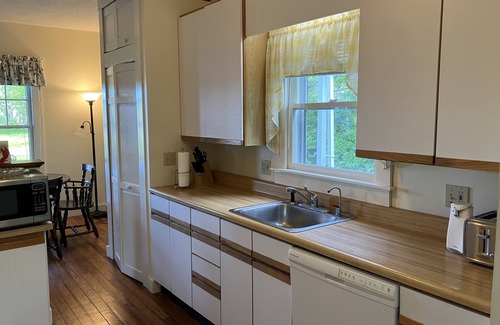 Round Pond Cabaña | Vintage Maine Cottage -- Water Views and Water Access
