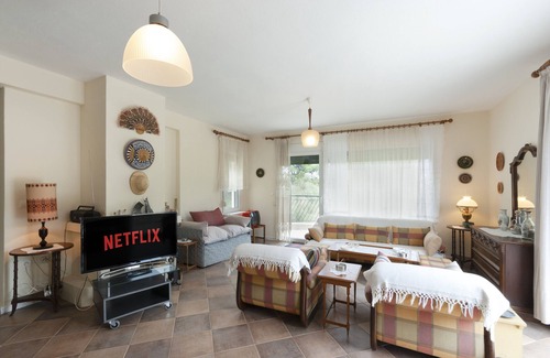 Elia Casa | Vintage Maisonette with 3-bdrms, Akti Elias Halkidiki