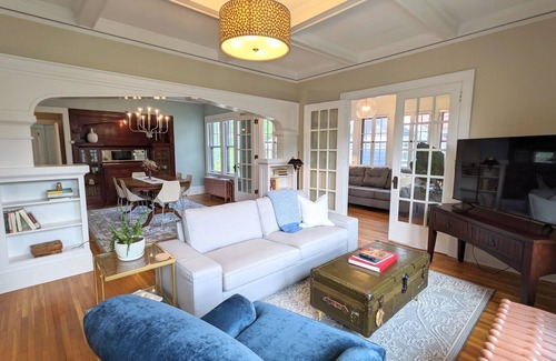 Union Park Apartamento | Vintage modern craftsman charmer - upper level duplex close to everything