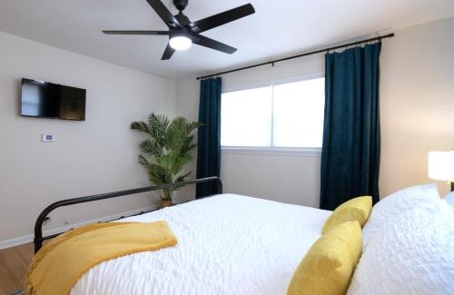 Omaha Casa | Vintage Modern Mid-Century Gem
