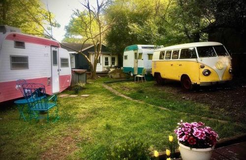 Durham Casa | Vintage Scotty Camper Cottage Durham NC