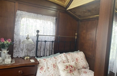 Turnchapel Casa | Vintage Showman's Wagon For Two Close to Beach