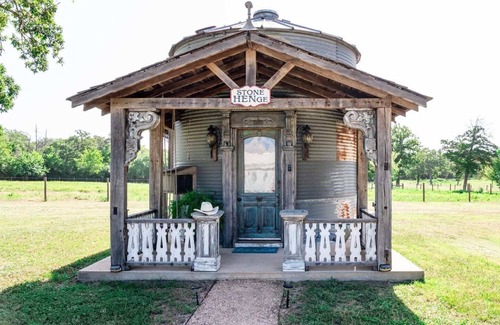 La Grange Cabina | Vintage Silo #2 | 8 Min. to Round Top | Sleeps 2