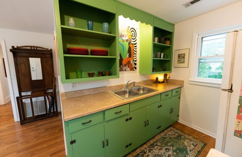 Lee's Summit Apartamento | Vintage Space! 60 Seconds from Downtown Lee Summit