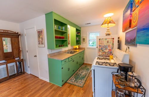 Lee's Summit Apartamento | Vintage Space! 60 Seconds from Downtown Lee Summit