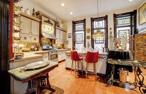 La Porte Apartamento | Vintage Studio in Historic Dtwn La Porte!