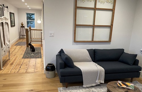 Greenport Apartamento | vintage style 2nd fl apt with roof deck in the heart of town