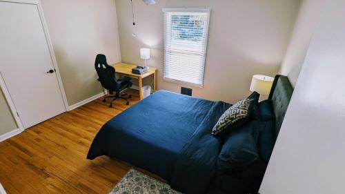 Cartersville Casa | Vintage Vibes on Quiet and Sunny Street