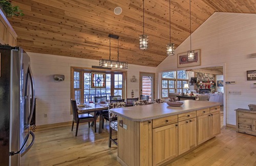 Webster Cabina | Viola Lakefront Escape w/ 3 Kayaks & Paddle Board