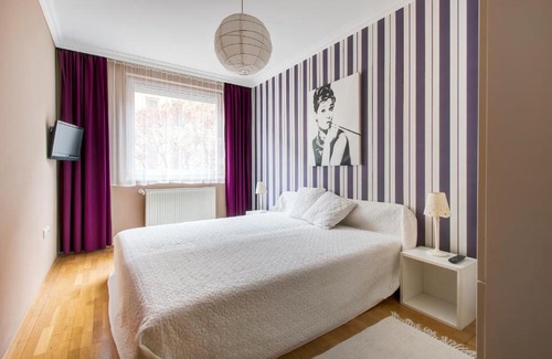 Ferencvaros Apartamento | Viola - Newly furnished with free garage!