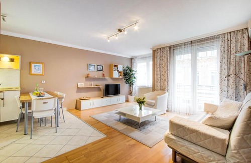 Ferencvaros Apartamento | Viola - Newly furnished with free garage!
