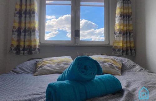 Siedlce Apartamento | Violet Apartment - 10 Min to Old Town Gdańsk,PKP & Shopping Mall