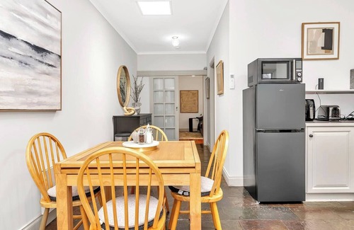 Parkside Cabaña | Violet Cottage An Idyllic Urban Oasis for Two