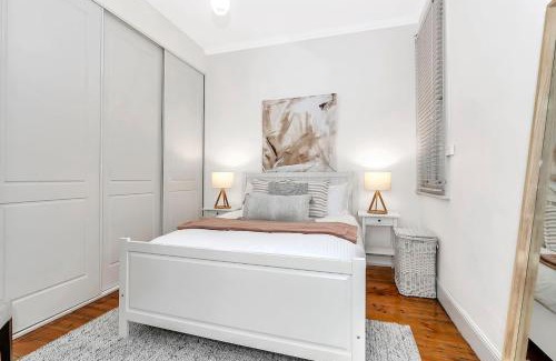 Parkside Casa | 'Violet Cottage' An Idyllic Urban Oasis for Two