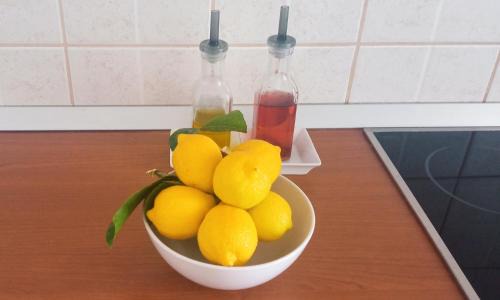 Cove Tri Zala (Zrnovo) Apartamento | Violet Red Yellow Apartments