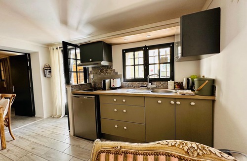 Le Bar-sur-Loup Apartamento | Apartamento-Royal-Habitación con desagüe-Patio-Meublé Tourisme 3*