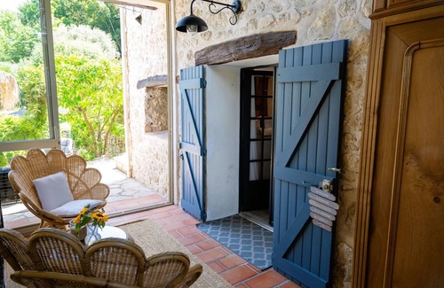 Le Bar-sur-Loup Apartamento | Apartamento-Royal-Habitación con desagüe-Patio-Meublé Tourisme 3*