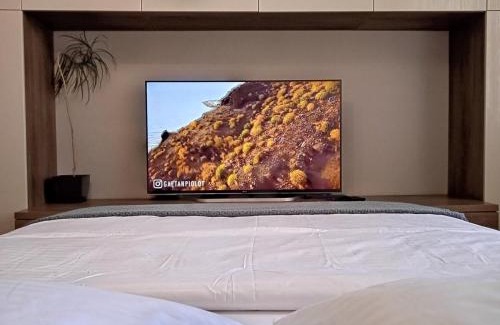 Rivne Apartamento | VIP Квартира Подобово Центр, 2 кімнати, Смарт ТВ, Документи