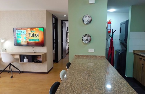 La Mariscal Apartamento | Apartamento VIP(DOS Habitaciones) + Cama Queen + Balcón Piso 7 - Parqueadero