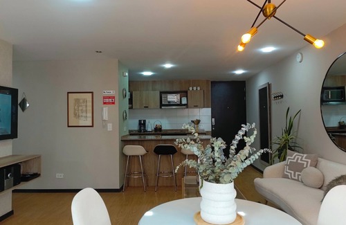 La Mariscal Apartamento | Apartamento VIP(DOS Habitaciones) + Cama Queen + Balcón Piso 7 - Parqueadero