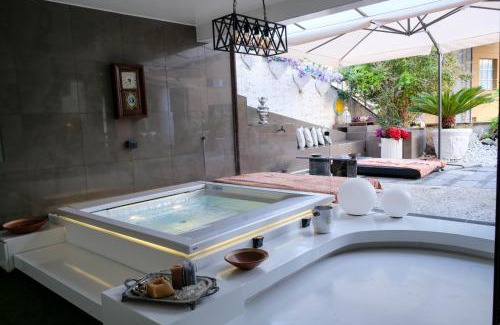 La Spezia Historic Centre Apartamento | Vip garden jacuzzi seaview in the hearth of downtown