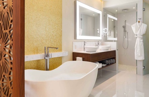 San José del Cabo Complejo | Acceso VIP ✩ Suite de 2 Habitaciones ✩ A 35 min del Aeropuerto ✩ 1776 ft²
