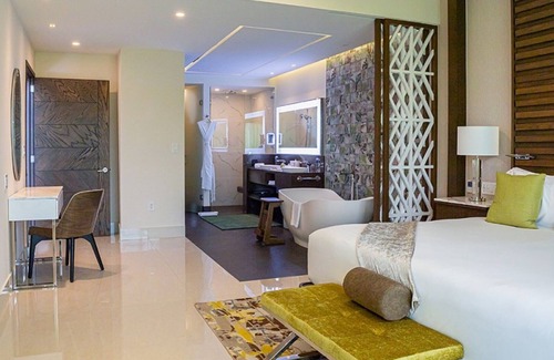 Punta Sam Complejo | VIP Member Acces✩💎3BR Paradise Loft✨Split-Level Luxury✈️Near Airport & Downtown
