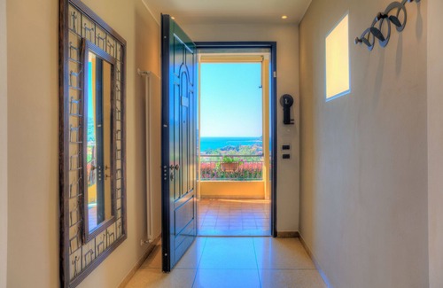 Diano Marina Apartamento | ViP Suite - apartment in modern Hi-Tech villa, with Jacuzzi and swimming pool, sea-view