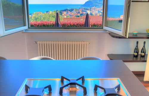 Diano Marina Apartamento | ViP Suite - apartment in modern Hi-Tech villa, with Jacuzzi and swimming pool, sea-view
