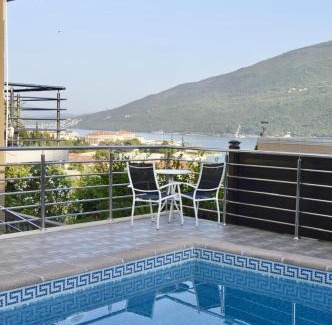 Kumbor Apartamento | VIP Villa with Private Pool & Parking