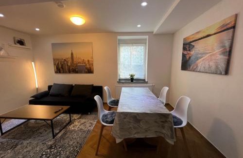 Eschelbronn Apartamento | VIPstay 57m2 Apartment Zentral, im Erdgeschoß, S-Bahn, Messe Technikmuseum Sinsheim, Therme, PreZero Arena