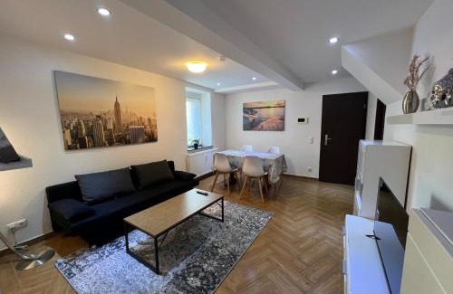 Eschelbronn Apartamento | VIPstay 57m2 Apartment Zentral, im Erdgeschoß, S-Bahn, Messe Technikmuseum Sinsheim, Therme, PreZero Arena