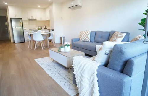 Glen Waverley Apartamento | ViQi Apartment 2 min from centre with premium Netflix & prime Amazon,75 inch Tv