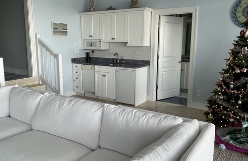 Virginia Beach Casa | Virginia Beach, Family Home CROATAN: Ocean front home in private neighborhood