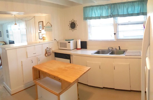 Northeast Virginia Beach Casa | Virginia Beach Vintage Beach Cottage