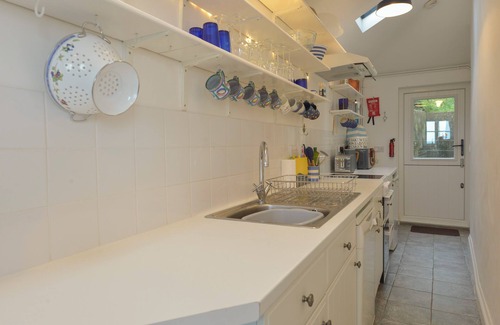 Portwrinkle Cabaña | VIRGINIA COTTAGE, family friendly, with open fire in Whitsand Bay